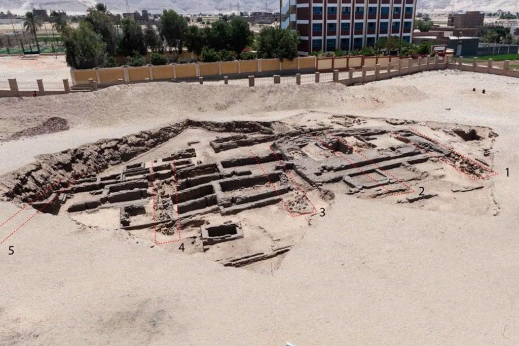 Arqueólogos encontram cervejaria de cinco mil anos no Egito