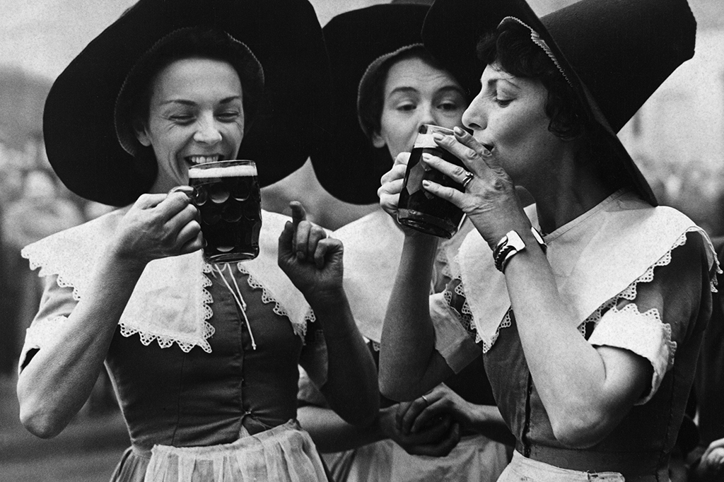 Como as mulheres passaram de fabricantes de cerveja a acusadas de “bruxaria”