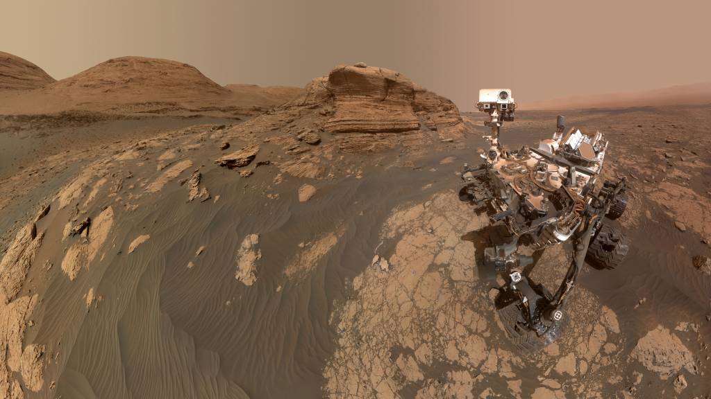 Rover Curiosity, em Marte há 9 anos, tira selfie em “ponto turístico”