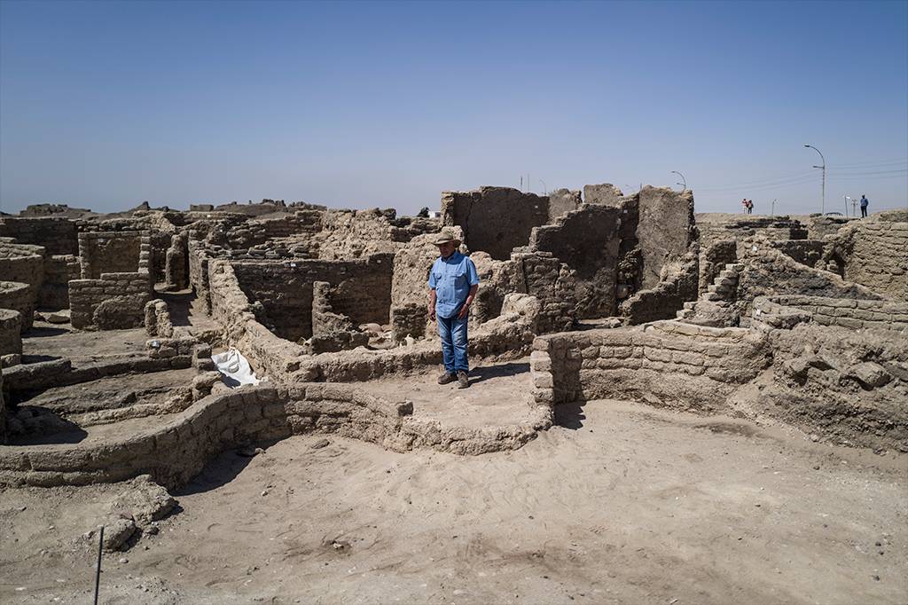 Arqueólogos desenterram cidade perdida de 3 mil anos no Egito