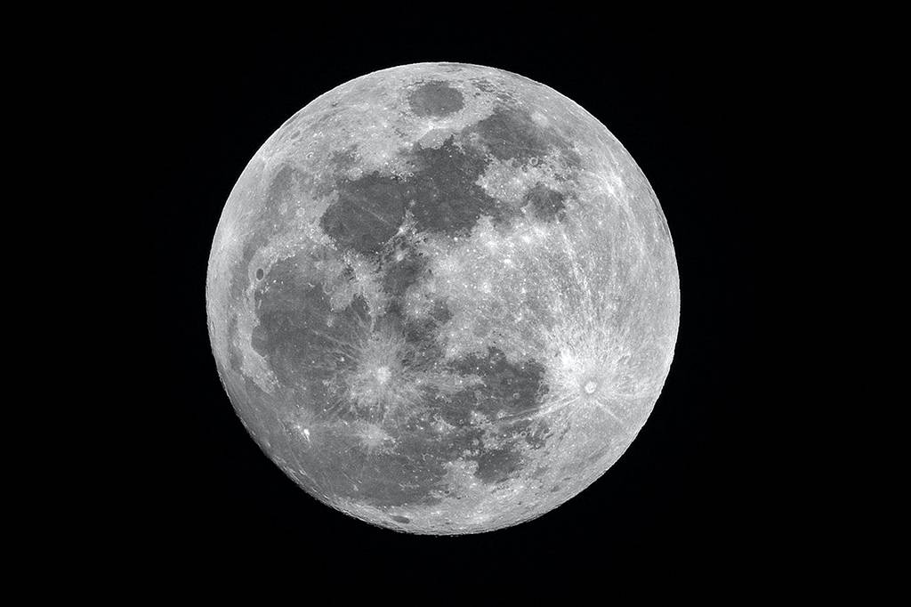 O que explica o fenômeno da “Superlua Rosa”?