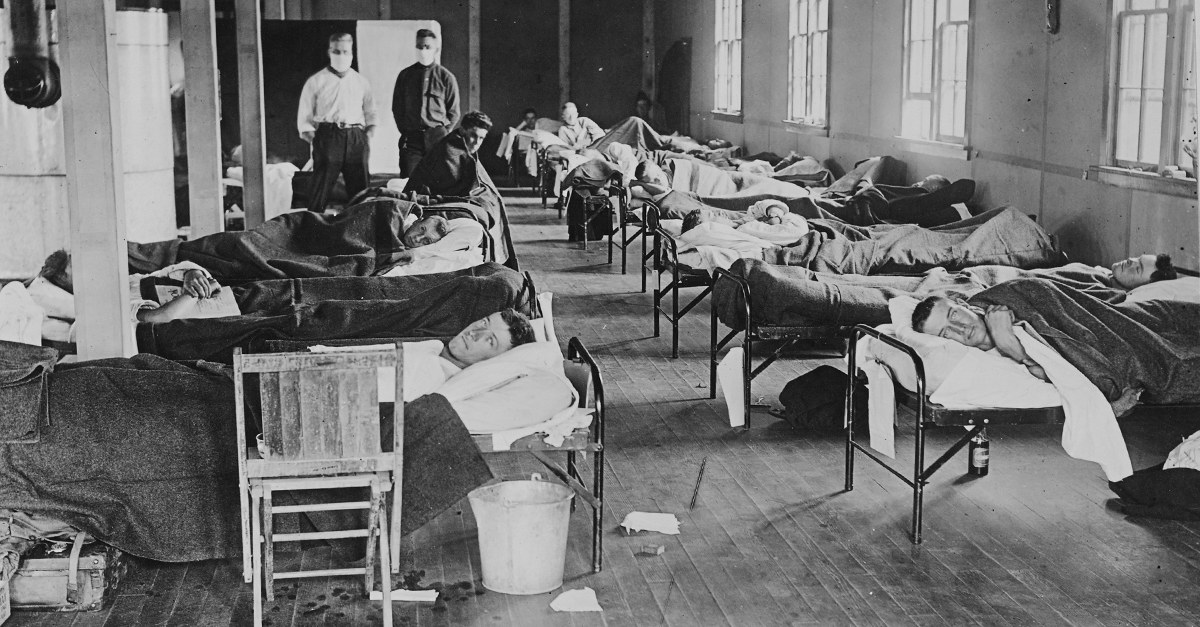 Pacientes vítimas da gripe espanhola no hospital do Colorado Agricultural College, 1918.