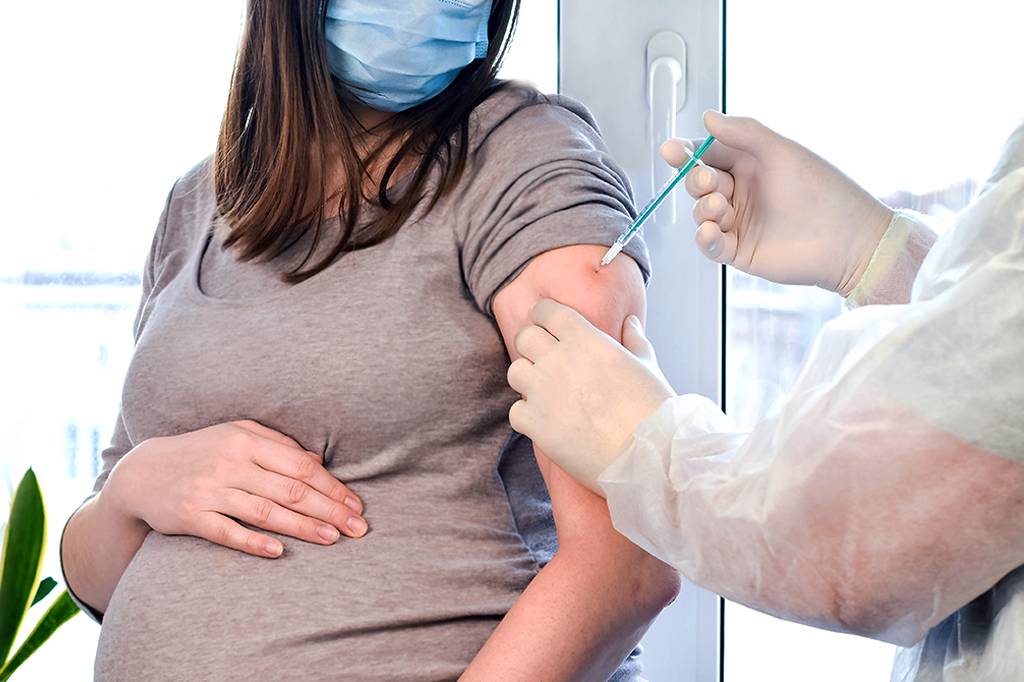 OMS só recomenda a vacina da AstraZeneca para gestantes em duas situações; saiba quais