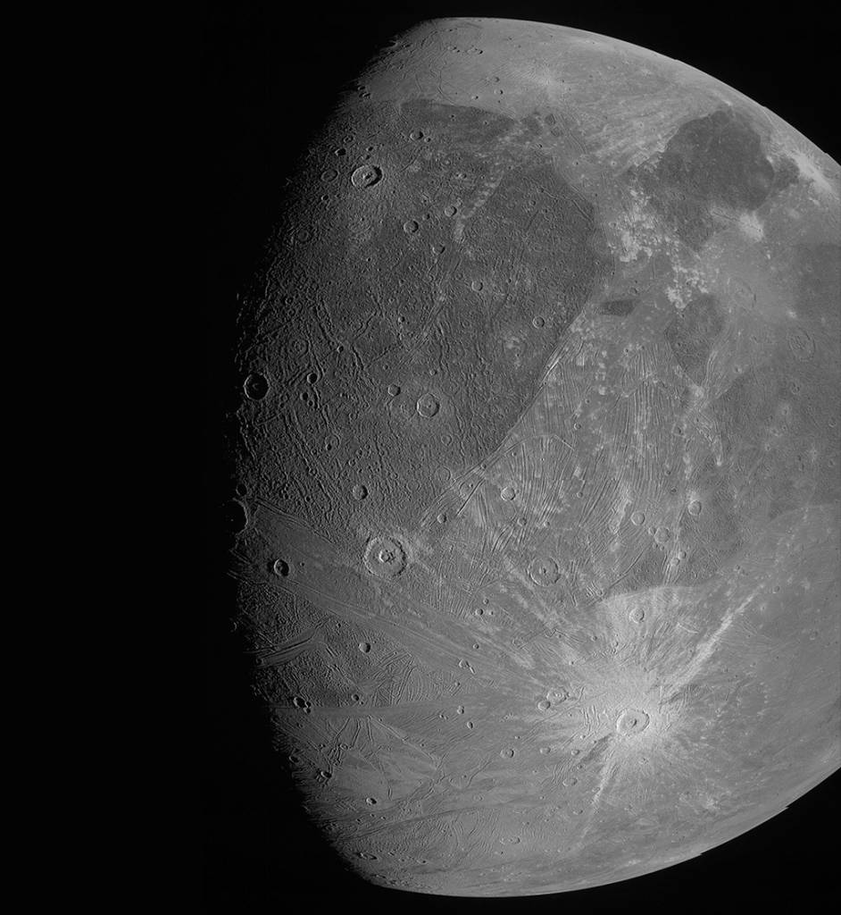 Primeiras imagens de Ganymede, a lua de Júpites feitas pela a espaçonave Juno.