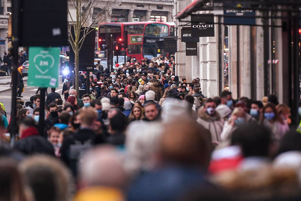 “Freedom Day” inglês coloca o mundo inteiro em risco, diz carta assinada por 1.200 cientistas