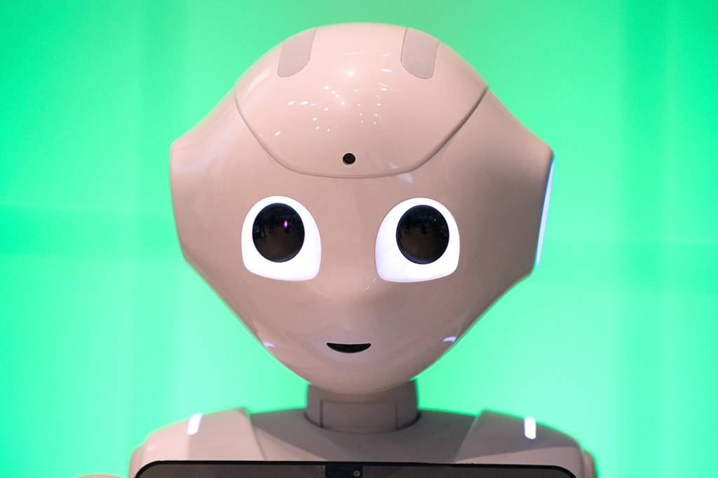 Contato visual com robô influencia tomada de decisões humana, indica estudo