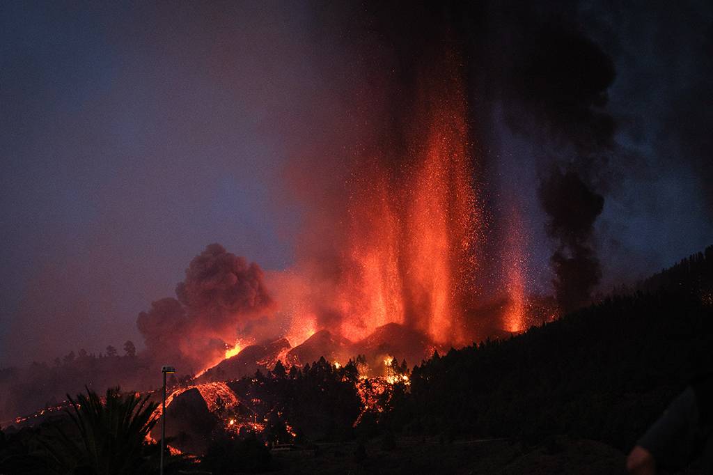 Vulcão nas Ilhas Canárias: a erupção pode causar um tsunami no Brasil?