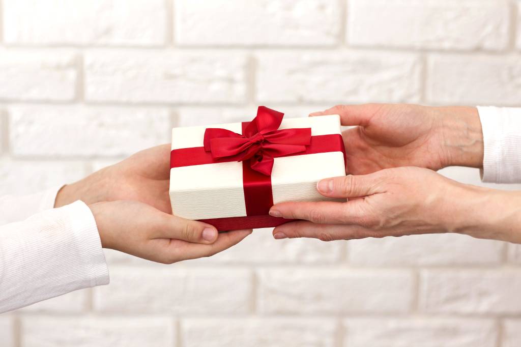 Por que a palavra “presente” significa tanto “agora” como “regalo”?