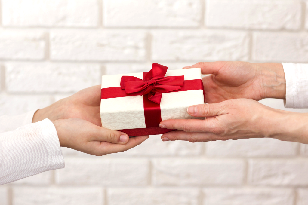 Por que a palavra “presente” significa tanto “agora” como “regalo”?