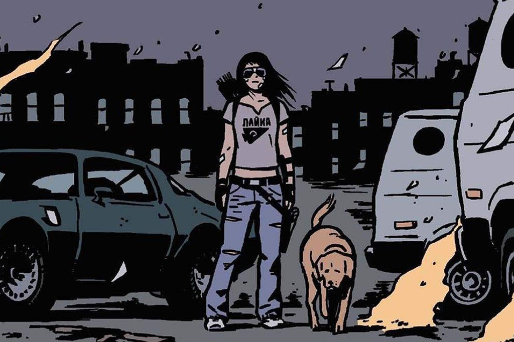 Quem é Kate Bishop, heroína que será apresentada em Gavião Arqueiro 2 Ilustração da HQ com Kate Bishop e seu cachorro andando pelas ruas.