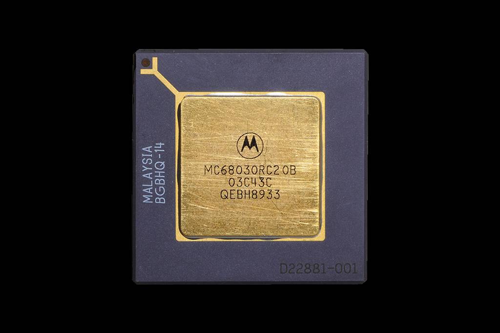 Processador: Motorola 68000. Ano: 1979. Tecnologia de produ&ccedil;&atilde;o: 3,5 micr&ocirc;metros. N&uacute;mero de circuitos: 68 mil. &Eacute; a CPU usada no primeiro Macintosh, de 1984 &ndash; e tamb&eacute;m mais tarde, em 1988, no console de videogame Mega Drive, da Sega.