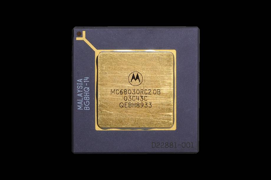 Processador: Motorola 68000. Ano: 1979. Tecnologia de produ&ccedil;&atilde;o: 3,5 micr&ocirc;metros. N&uacute;mero de circuitos: 68 mil. &Eacute; a CPU usada no primeiro Macintosh, de 1984 &ndash; e tamb&eacute;m mais tarde, em 1988, no console de videogame Mega Drive, da Sega.
