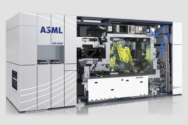 A máquina - Ela pesa 180 toneladas e tem aproximadamente 100 mil peças, conectadas por 2 km de cabos. Ela consome 1,3 megawatt ao todo, e fica ligada 24 horas por dia. A máquina - Ela pesa 180 toneladas e tem aproximadamente 100 mil peças, conectadas por 2 km de cabos. Ela consome 1,3 megawatt ao todo, e fica ligada 24 horas por dia.