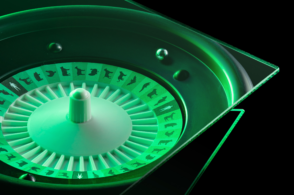 Jogo de espelhos mostrando roleta de cassino com s&iacute;mbolo de animais.