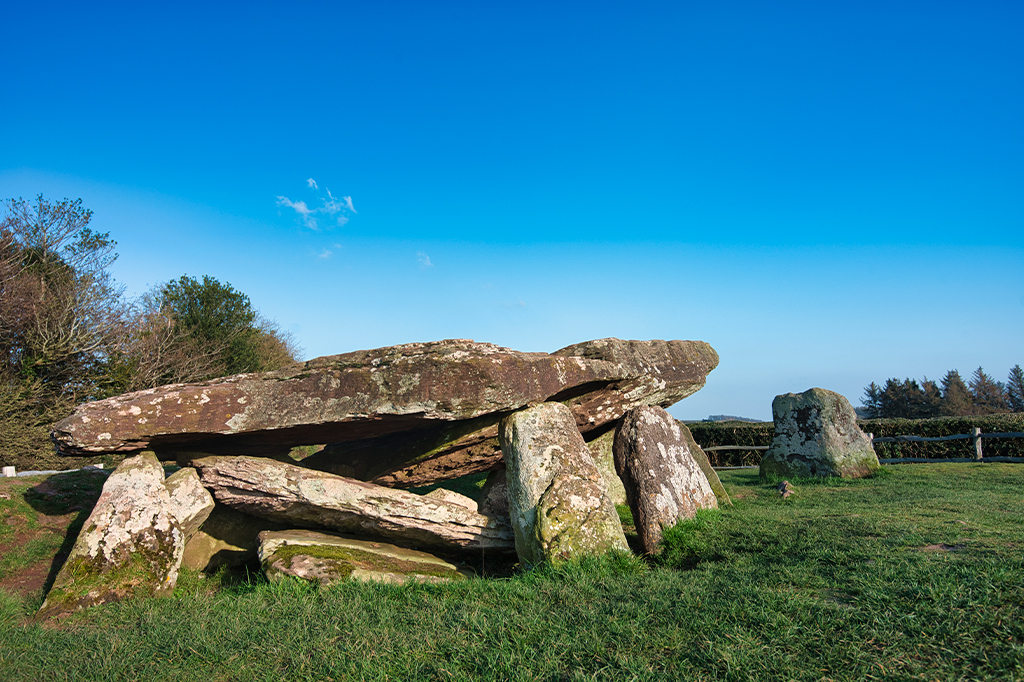 Tumba ligada ao Rei Arthur será alvo de escavações pela primeira vez