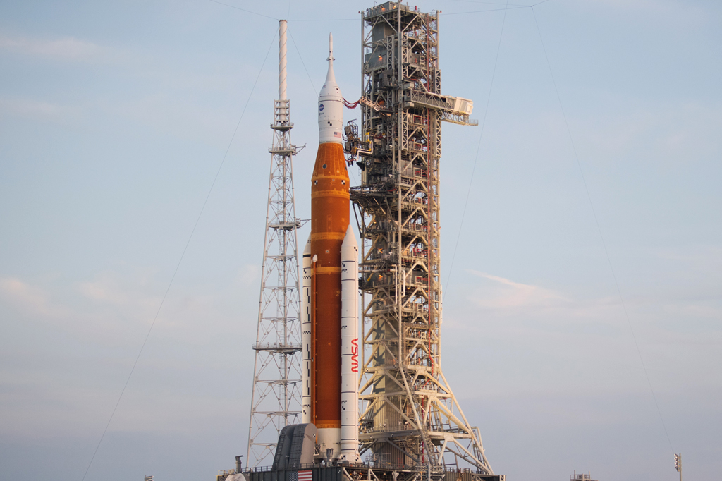 Foto do foguete SLS da NASA.