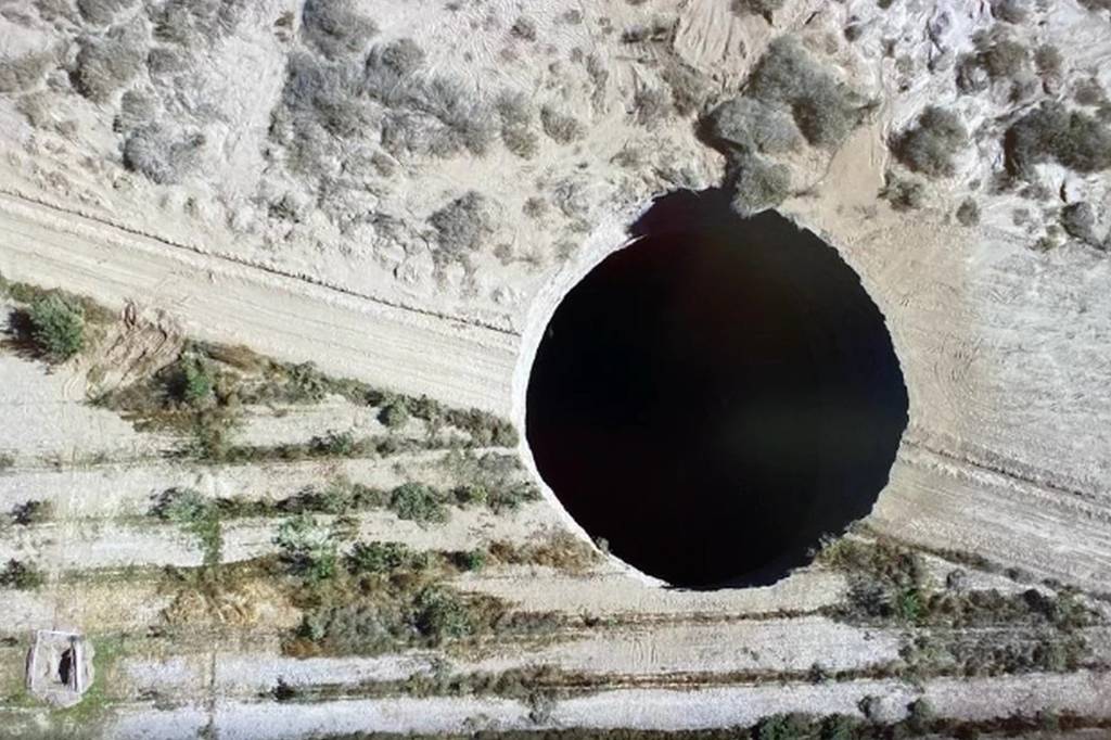 O que explica a cratera de 32 metros formada no Chile