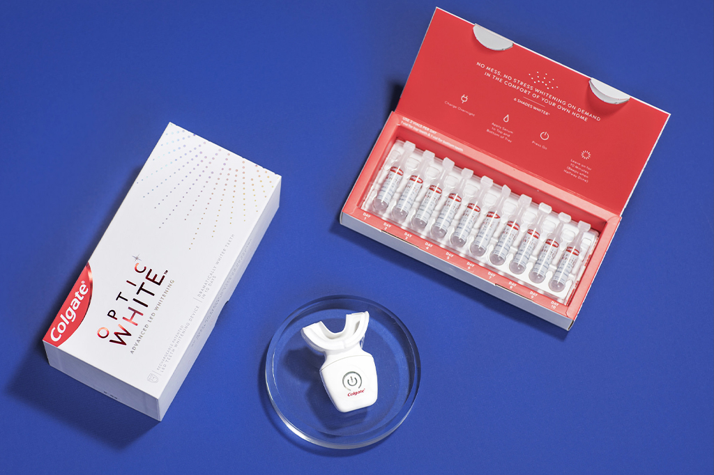 Kit de clareamento Colgate Optic White.