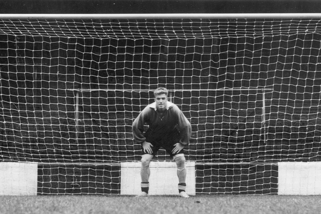 A partida de futebol que foi cancelada devido à neblina – mas ninguém avisou o goleiro