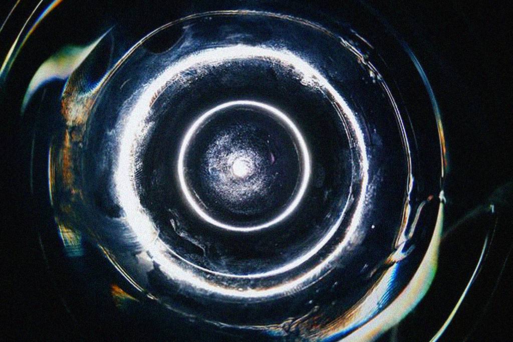 “Cientistas criaram ‘buraco de minhoca’ em laboratório”. Não é bem assim…