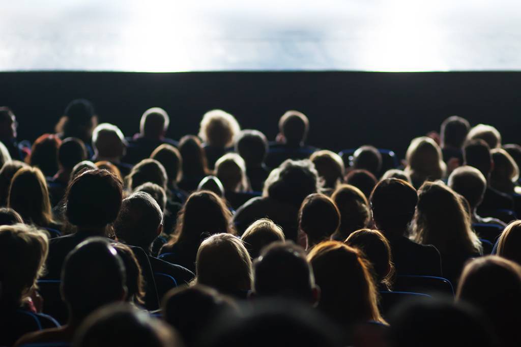 Qual é a cota de filmes brasileiros que os cinemas são obrigados a exibir?