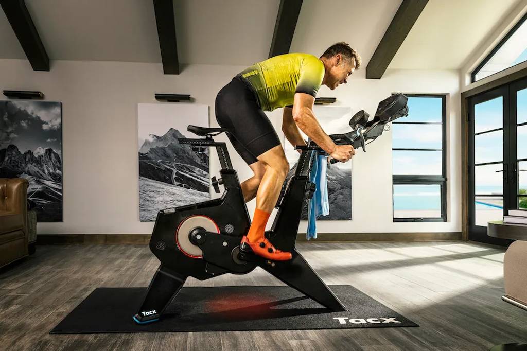 A bicicleta que reproduz a textura do solo