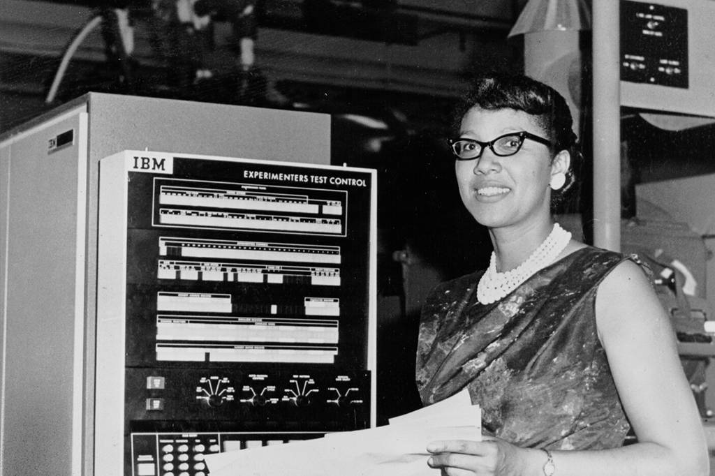 Montanha na lua é batizada em homenagem a Melba Roy Mounton; conheça a cientista
