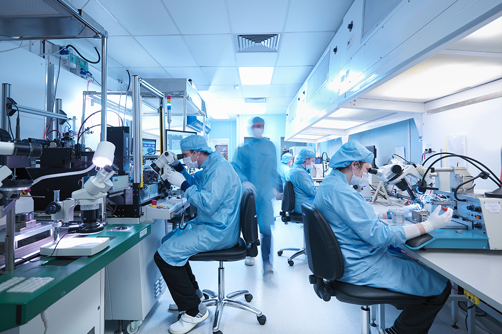 “Supercondutor funciona à temperatura ambiente.” Não é bem assim…