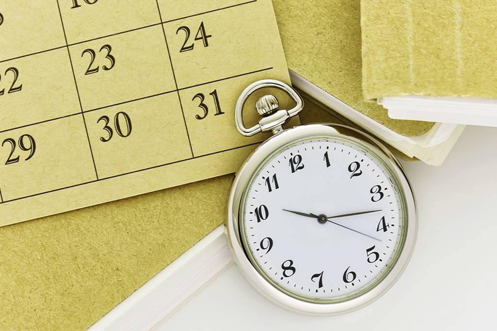 Se um ano dura 365 dias e 6h, onde vão parar essas 6h na virada? 