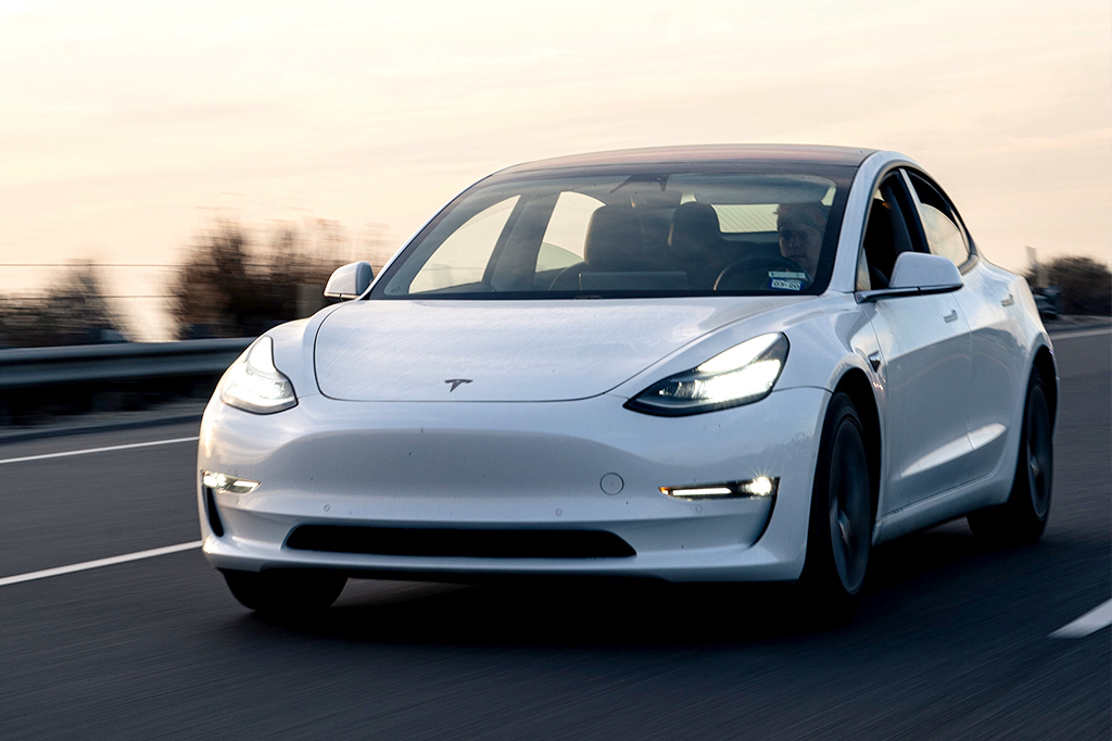 Água salgada causa incêndios em Teslas