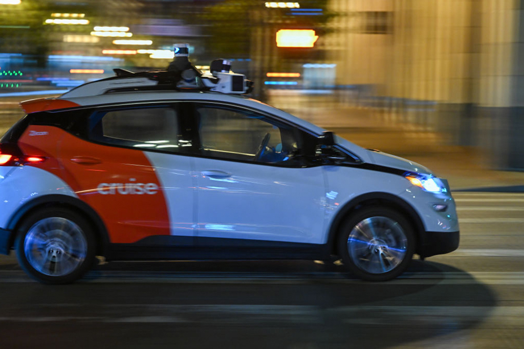 Serviço de robotáxi não era 100% autônomo, revelam funcionários