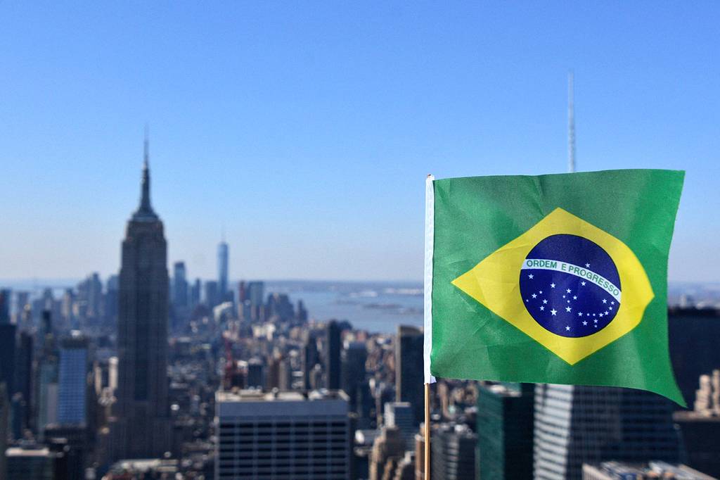 Existe algum país em que há apenas um brasileiro?