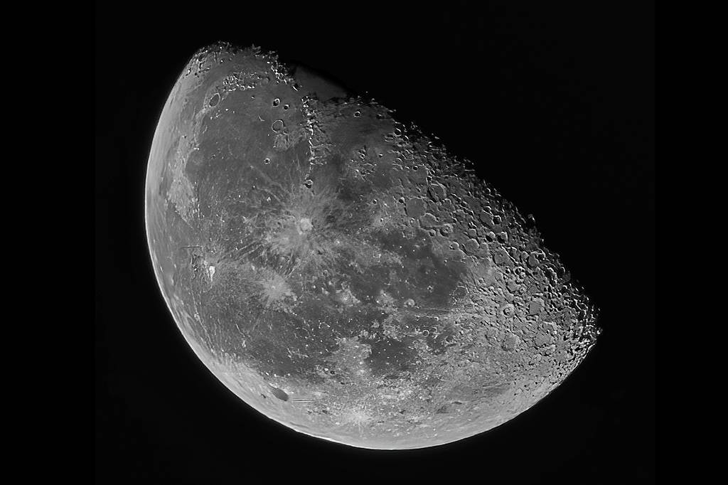 Missão leva cinzas humanas à Lua – e gera polêmica com tribo indígena nos EUA