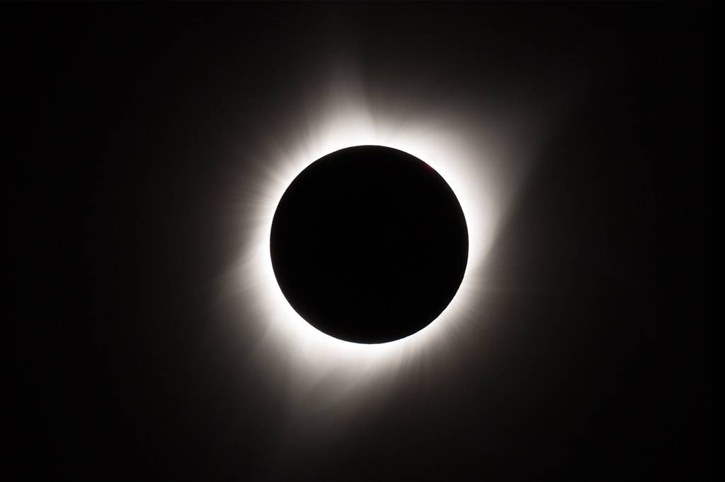 Como assistir ao eclipse solar de hoje pela internet