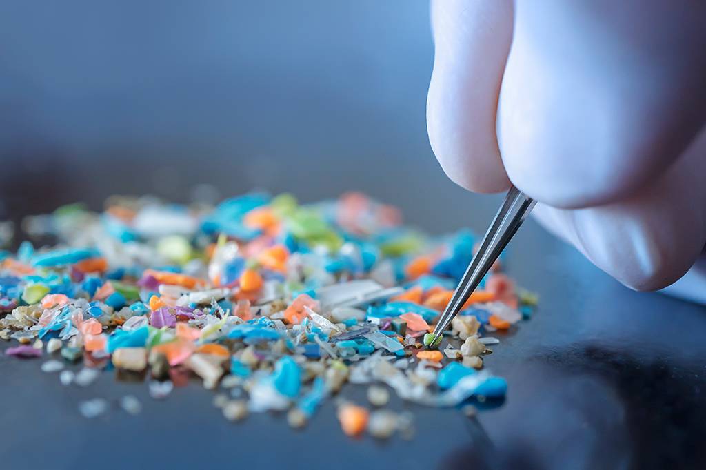 Microplásticos são encontrados em todos os testículos humanos analisados em estudo