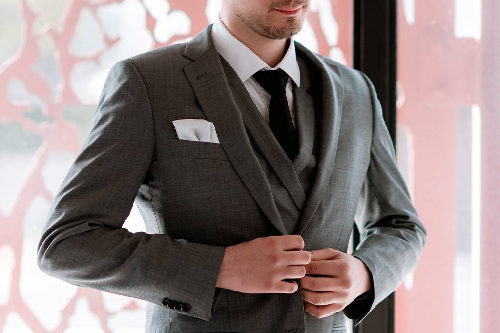 O nome do terno – a peça de roupa – tem a ver com o número três?