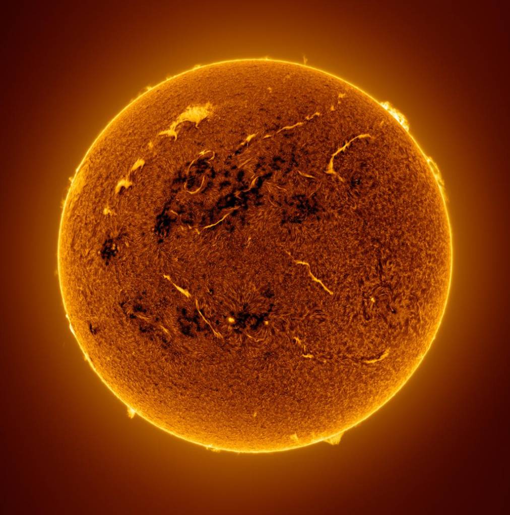 0807-astronomy-photographer-Eduardo-Poupeau Superfície solar.