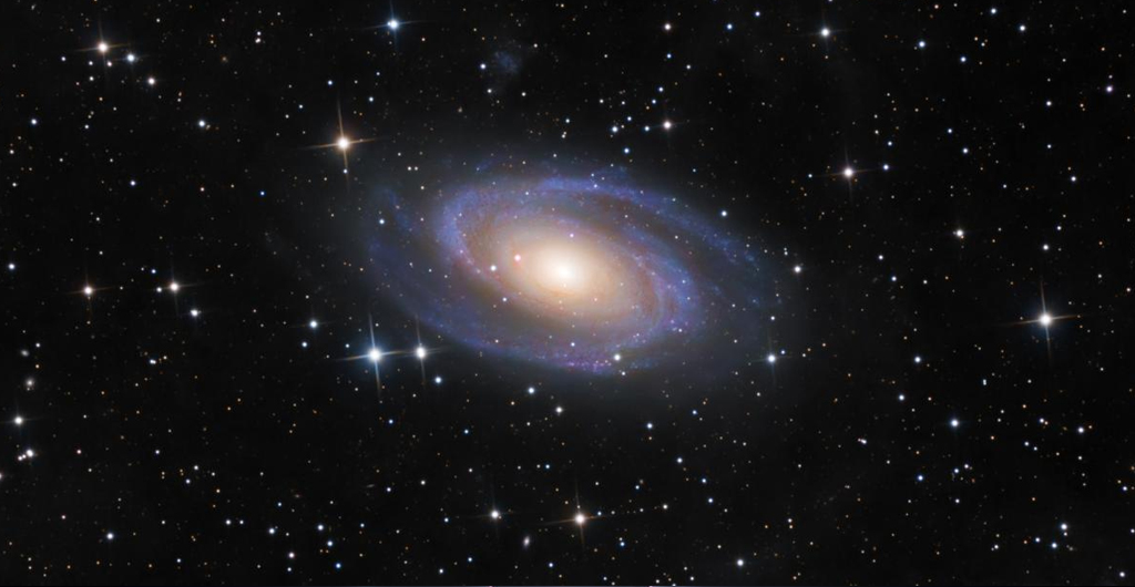 0807-astronomy-photographer-Holden-Aimar M81, uma galáxia espiral de grande design.
