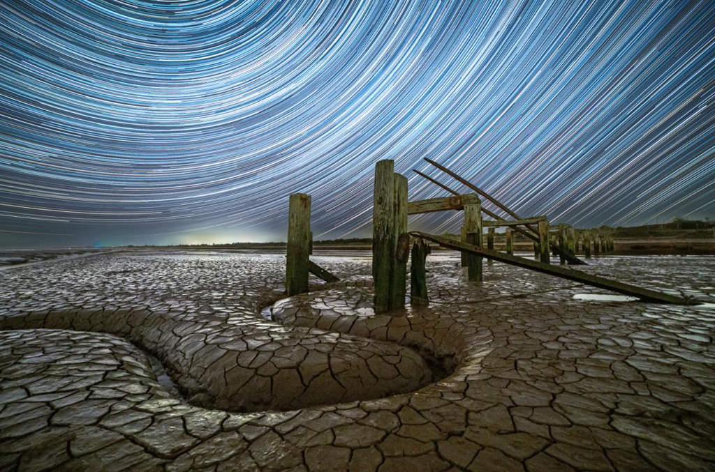 0807-astronomy-photographer-Paul-Haworth Praia possui vastos bancos de lama de maré que atraem pássaros migratórios em números impressionantes.