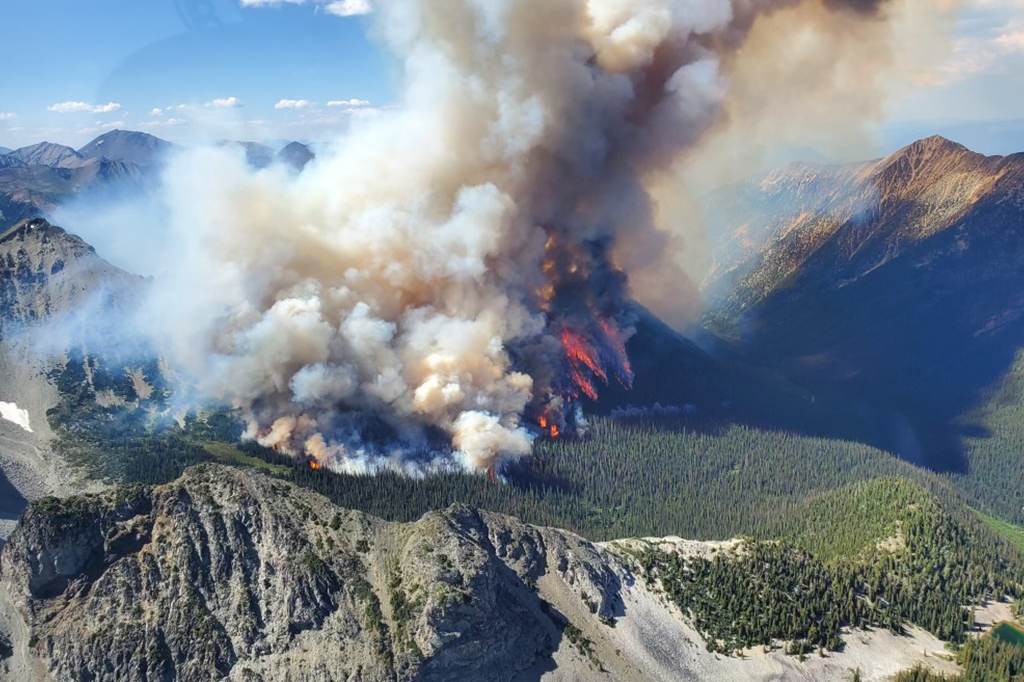 Incêndios em montanha no Canadá.