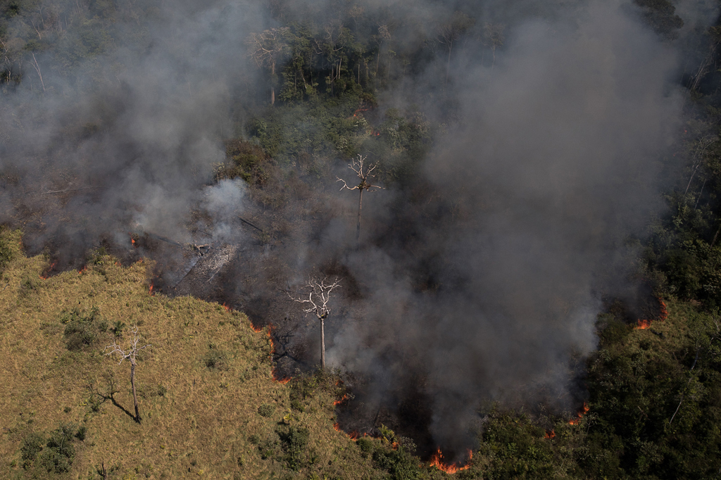 Imagem aérea de queimada próxima à Flona do Jacundá, em Rondônia