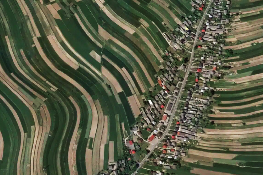 Fotografia aérea da cidade de Sułoszowa, na Polônia.