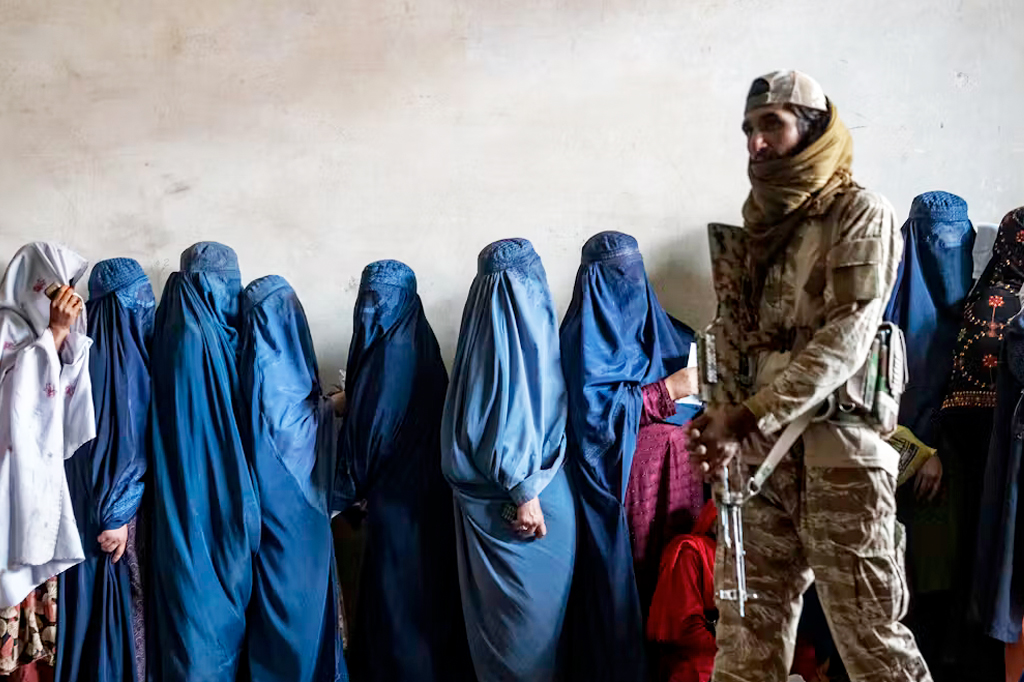 Como funciona a nova lei de “vício e virtude” usada pelo Talibã para oprimir mulheres