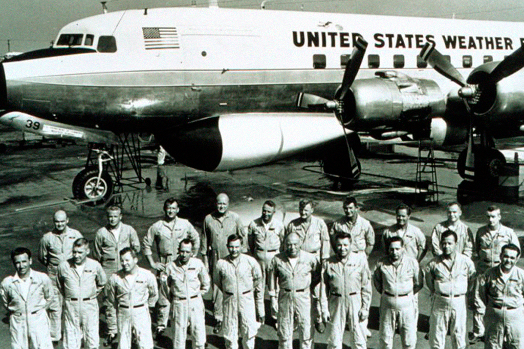 Foto de 1966 da tripulação e do pessoal do Projeto Stormfury.