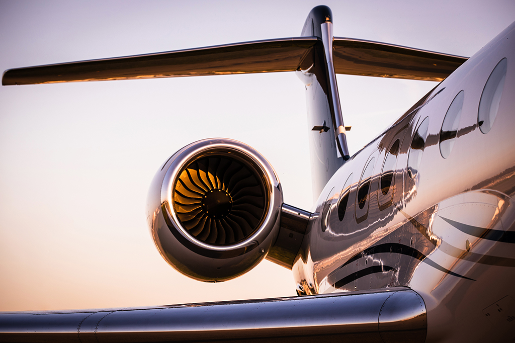 Ultra ricos estão usando jatinhos particulares como táxi – e turbinando aquecimento global