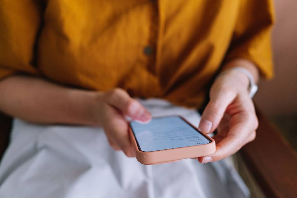 Quer parecer sincero no WhatsApp ou no Tinder? Evite abreviar as palavras