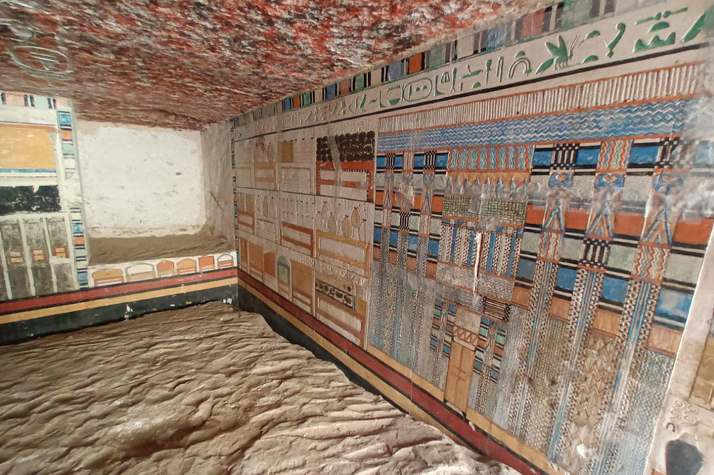 Arqueólogos encontram tumba decorada de 4 mil anos que pertenceu a médico de faraós