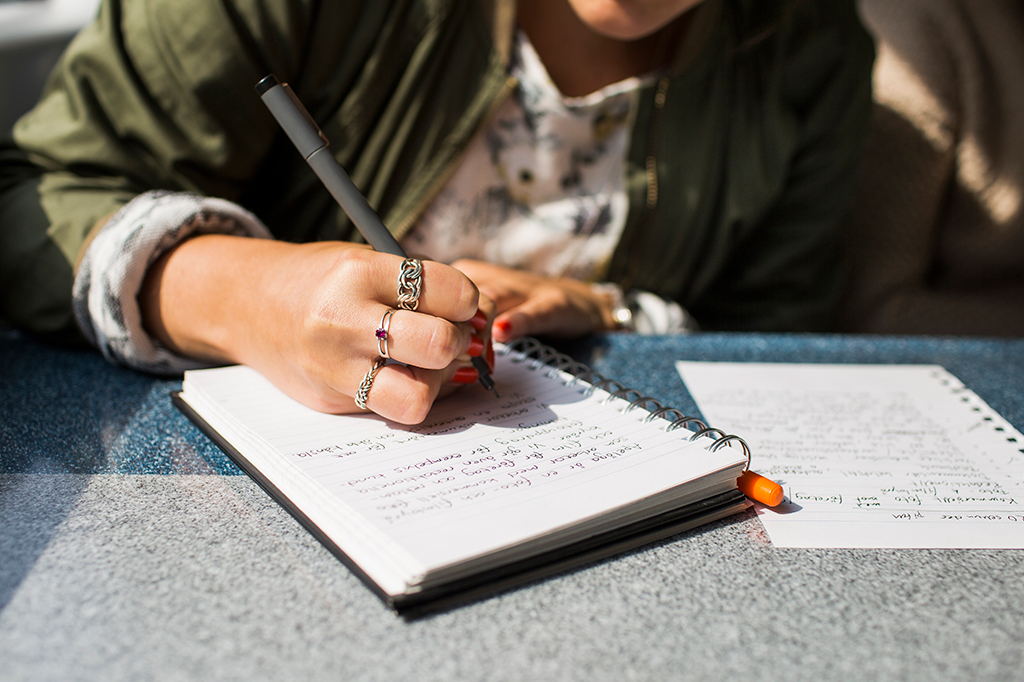 5 razões científicas para anotar coisas no papel em vez do celular