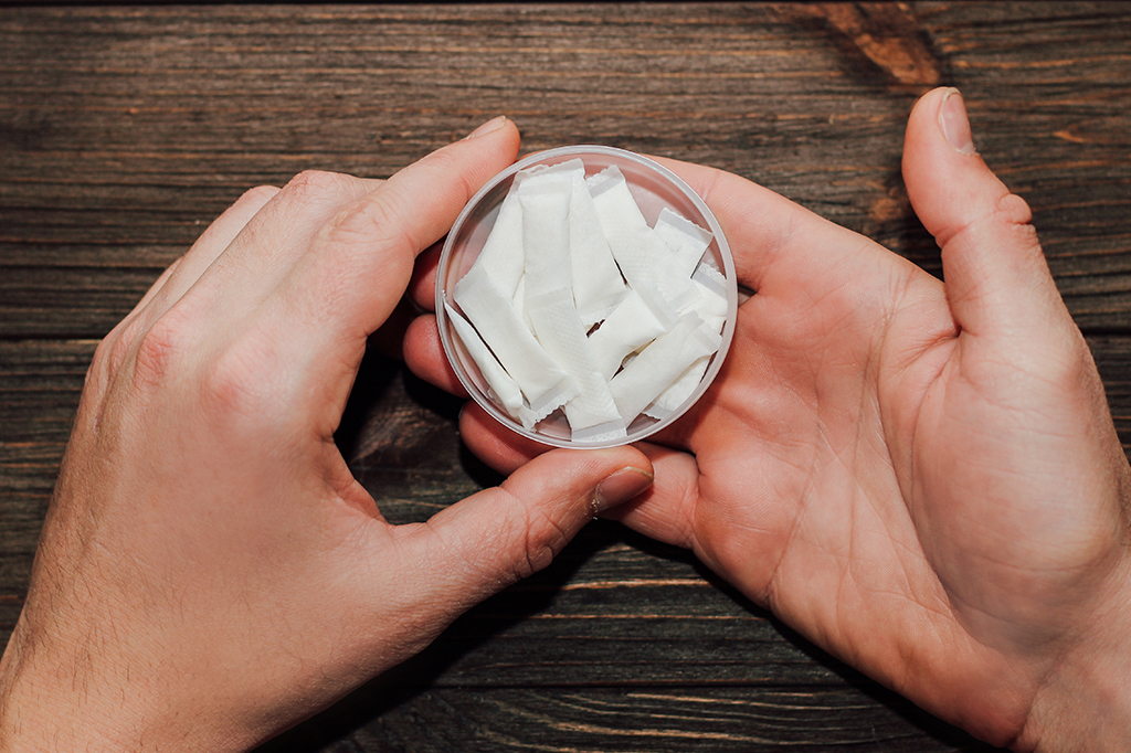 EUA autorizam venda de sachês de nicotina. Entenda o peso dessa decisão