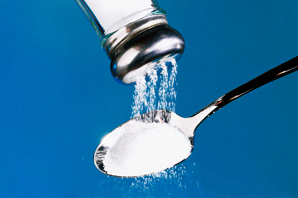 OMS recomenda a troca do sal comum por alternativas com menos sódio